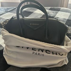 Only used it couple times. Not a big purse person